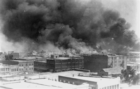 The Tulsa Race Massacre: Ett brutalt exempel på rasism och segregation i 1920-talets Amerika, ett mörkt kapitel som påverkade den afroamerikanska gemenskapen i årtionden.